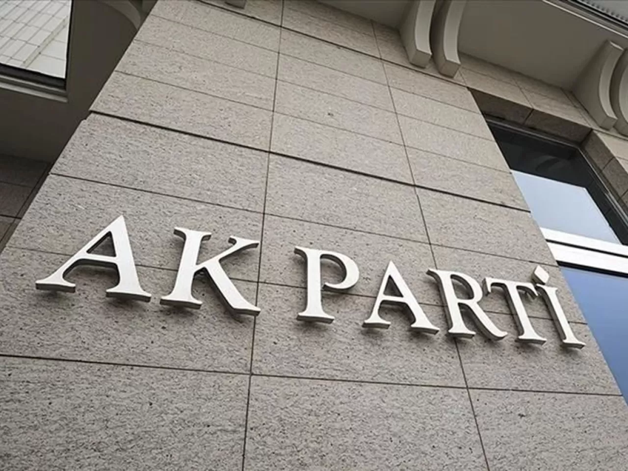 AK Parti'de sekiz il başkanı istifa etti, parti yönetiminde büyük değişiklik yaşandı