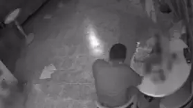 Marketin camını kırarak içeri giren hırsız, ilginç bir davranışta bulunarak "çilingir sofrası" kurdu.