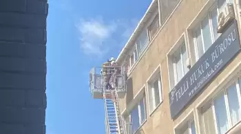 İstanbul'da 5 Katlı Bir Binada Çıkan Yangın Paniğe Neden Oldu