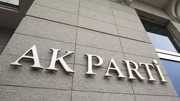 AK Parti'de sekiz il başkanı istifa etti, parti yönetiminde büyük değişiklik yaşandı