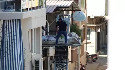 Eşya taşıma asansörüyle çıkarılan 310 kiloluk yatağa bağımlı adamın cenazesi görenleri şaşırttı