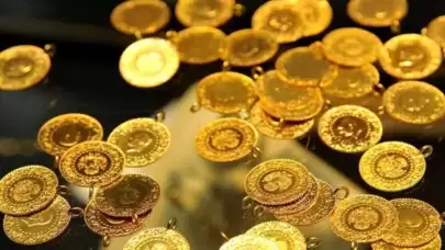 Altın fiyatlarındaki düşüş, 8 Mayıs 2025 tarihinde gram, çeyrek, tam ve tam altın fiyatlarını etkiledi. Yatırımcılar merakla bekliyor!