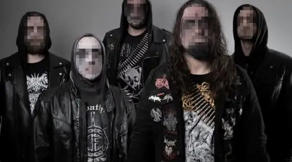 Rock grubu üyeleri, dini değerlere yönelik hakaret suçlamasıyla tutuklandı.