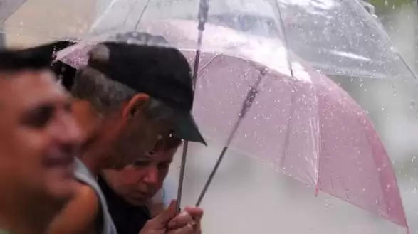 Meteoroloji'den yapılan uyarıya göre sağanak yağmur bekleniyor! Lodos etkisiyle birlikte sıcaklıklar yükseliyor.