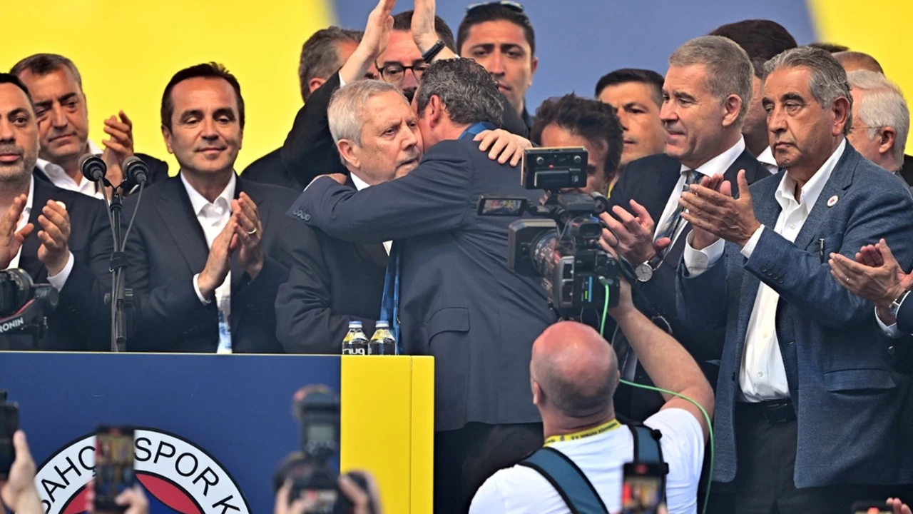 Aziz Yıldırım'dan Ali Koç'a tebrik ve başarı dileği