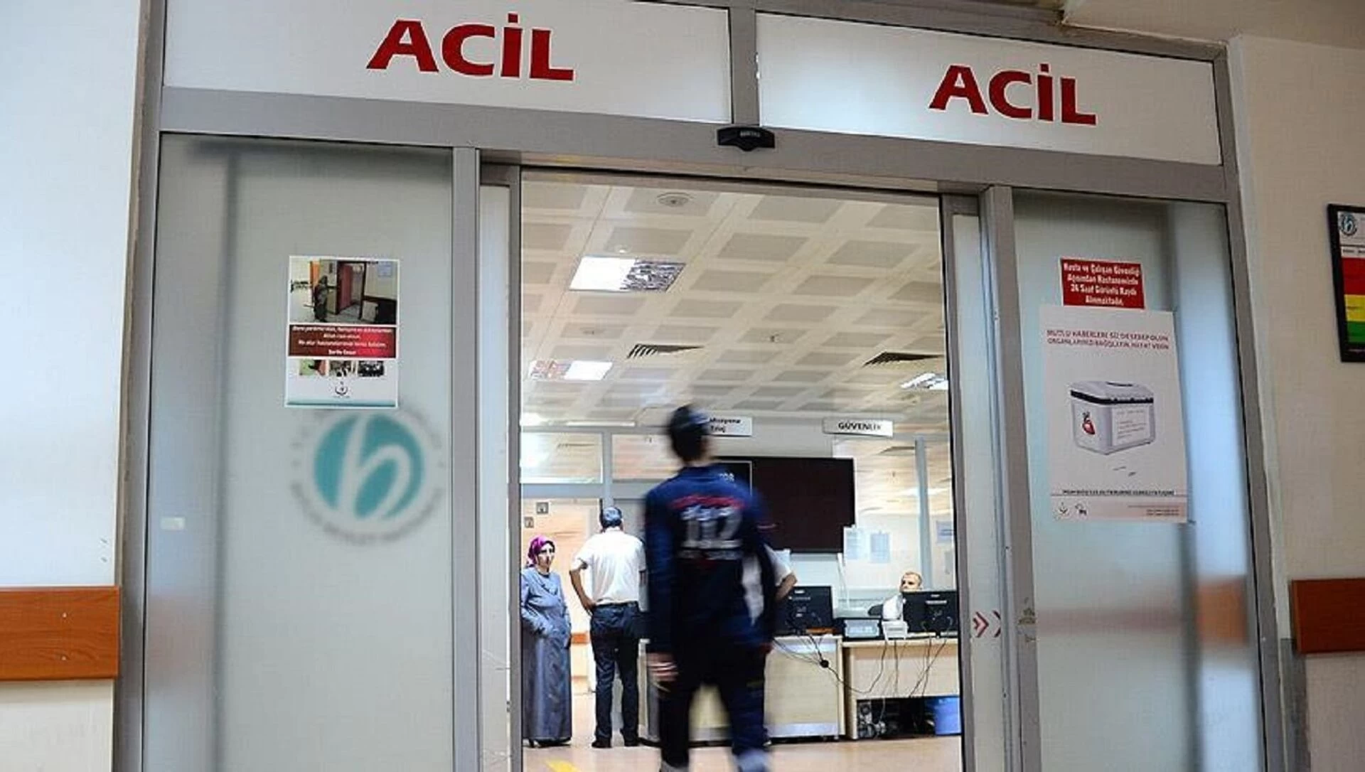 Yozgat'ta doğum günü kutlamasının ardından 12 öğrenci rahatsızlanarak hastaneye kaldırıldı.